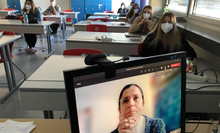 Marion Jaros-Nitsch stellte sich den Fragen der HAK-Schüler. (Foto: HAK Braunau)