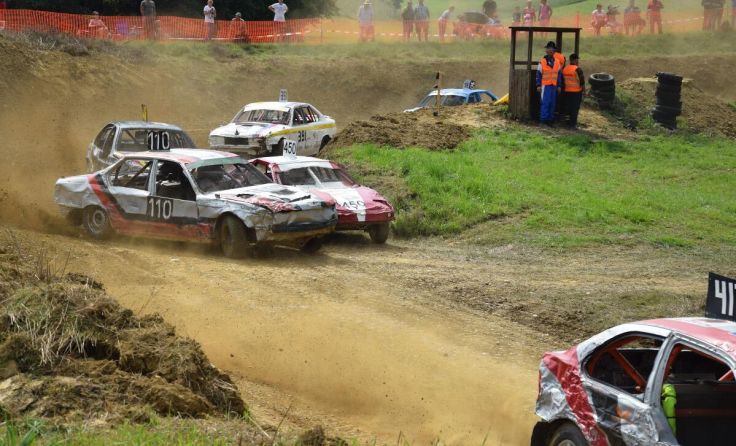 Beim Stock-Car gehören Rempeleien und Überschläge zum guten Ton. (Foto: CDG Schwand)