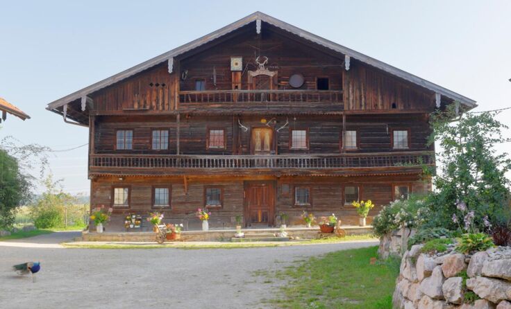 Der Treiberhof in Geretsberg wurde mit einer Plakette des IKK ausgezeichnet. (Foto: Privat)