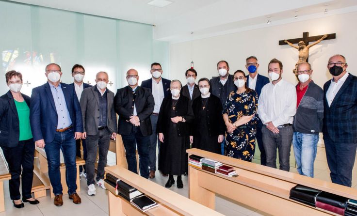 Mit der feierlichen Segnung wurde das Parkhaus offiziell eröffnet. (Foto: KH Braunau)