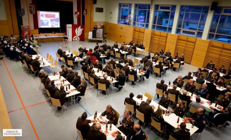 Das Bezirksfeuerwehrkommando hielt in Uttendorf eine Auszeichnungsgala ab. (Foto: Gerald Badegruber)