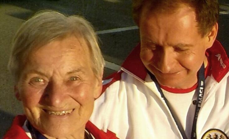 Berta Tischlinger mit ihrem Betreuer (Foto: Privat)