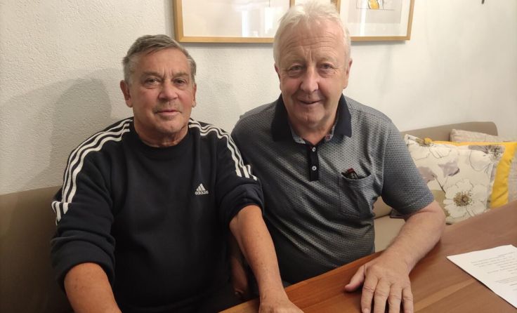 Franz Maier (l.) und Franz Öller kennen sich schon seit Schultagen. (Foto: Tips/Kobler)