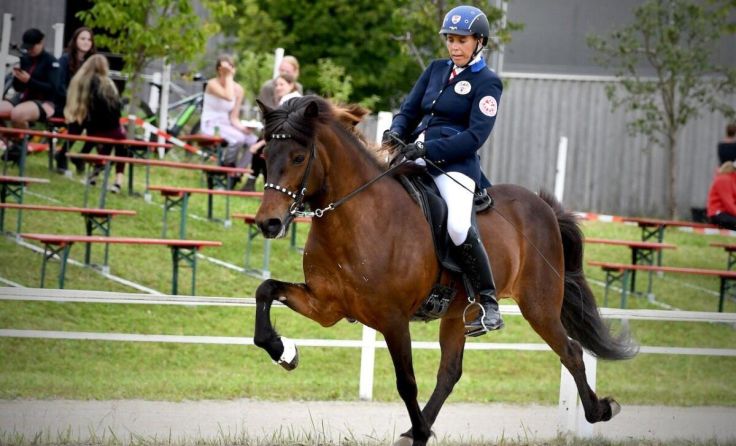 Carina Piber mit ihrem Pferd Meyja von St. Radegund (Foto: Islandpferde Reithof Piber)