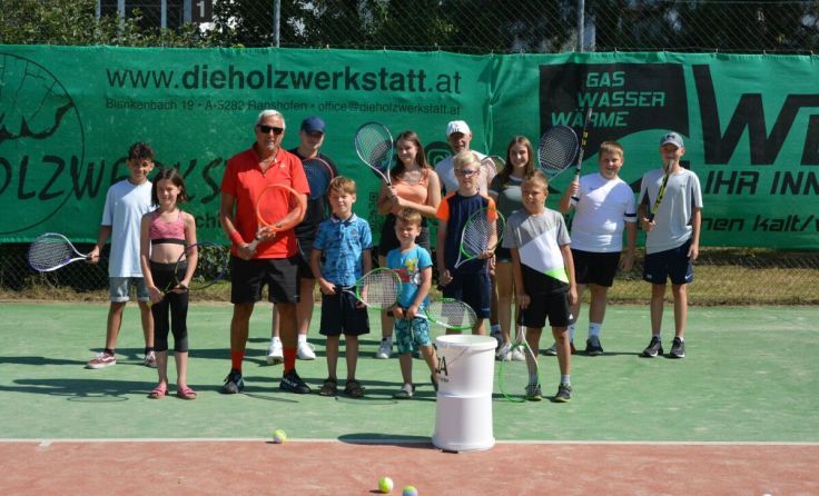 Trainer Harry Nagel konnte die Kids für Tennis begeistern (Foto: ATSV Ranshofen)