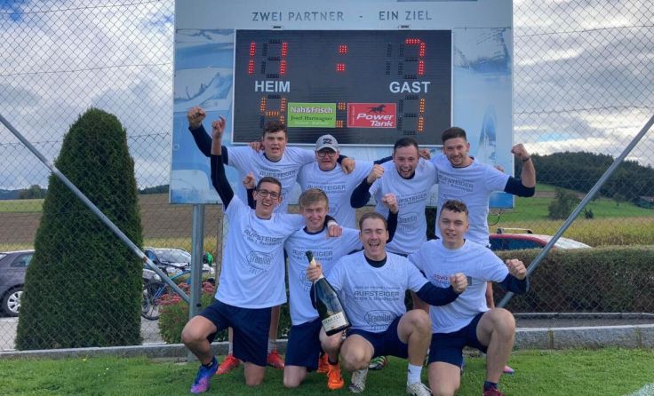 Das glückliche Aufsteiger-Team aus Höhnhart. (Foto: ASVÖ SC Höhnhart)