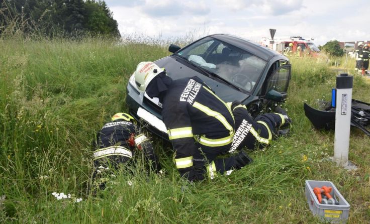 Die Feuerwehren konnten die Autos rasch bergen. (Foto: FF Wallensham)