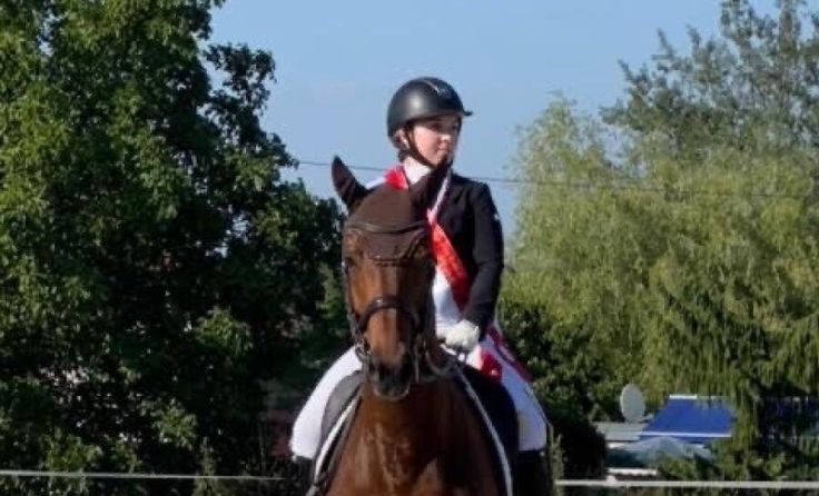 Carla Wagner auf ihrem Pferd "Amor's Arco". (Foto: RBBS Reitverein Bräugut Brunnenthal Schärding)