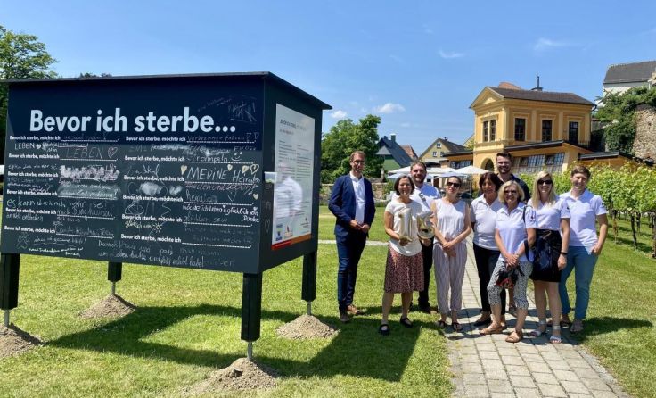 Im Orangeriepark fand eine kleine Eröffnungsfeier statt. (Foto: ÖRK Schärding)