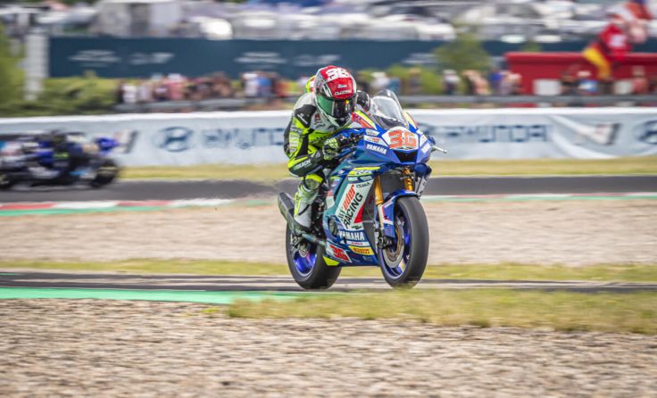 Thomas Gradinger auf seiner Yamaha-Maschine. (Foto: IDM/Dino Eisele)
