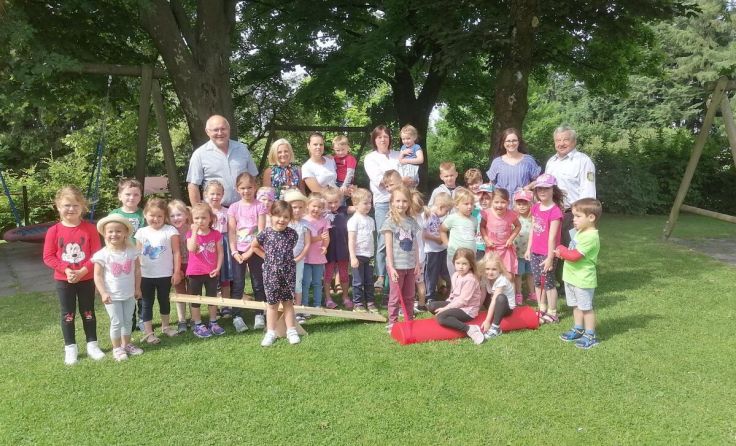 Die Freude über die Spende des Kameradschaftsbunds war groß. (Foto: Gemeinde St. Willibald)