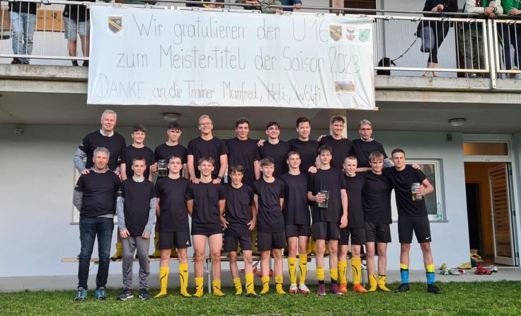 Die stolze Meistermannschaft der Spielgemeinschaft (Foto: Union St. Aegidi)