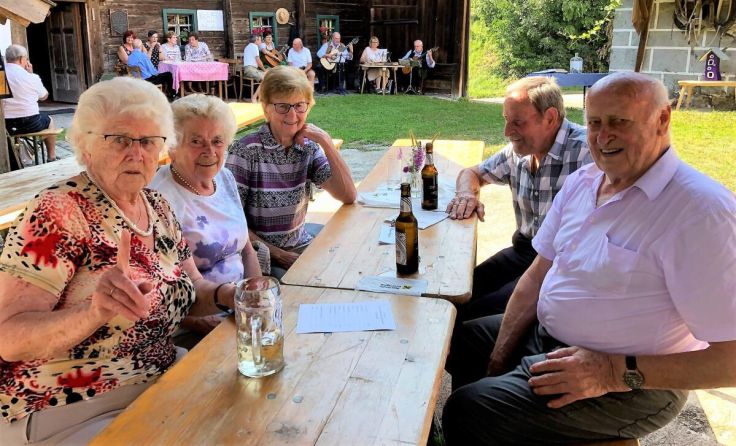 Volksmusik und Handwerk wurde im Brunnbauerhof zelebriert. (Foto: Gruber)
