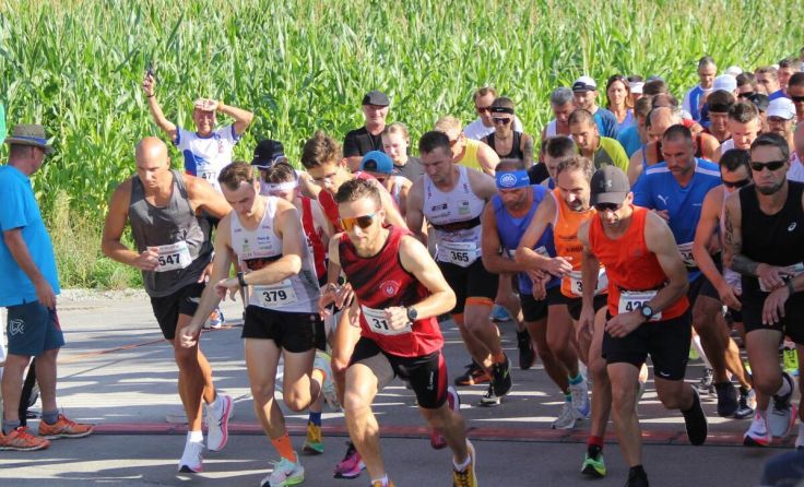 Bei hochsommerlichen Temperaturen ging es für die Läufer auf die Strecke. (Foto: Union Wernstein)