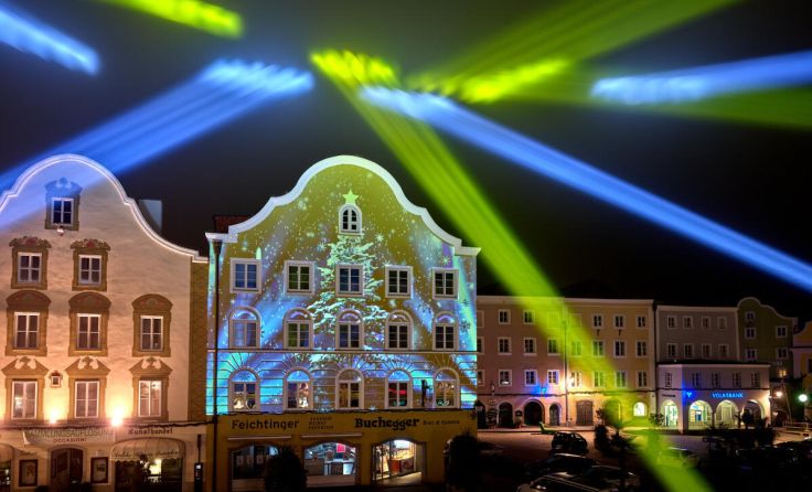 Die Lichtershow ist ein Publikumsmagnet in der Barockstadt. (Foto: Werbung am Inn/Marcel Peda)