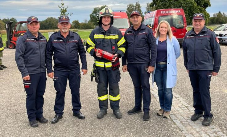 Daniel Widegger (3.v.l.) war der 2.500 Teilnehmer seit Lehrgangsbeginn. (Foto: FF St. Roman)