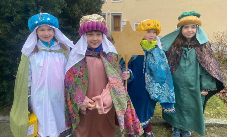 Die Sternsinger brachten den Neujahrssegen zu den Schärdingern. (Foto: Privat)