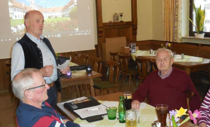 Michael Huber (2.v.l.) sprach über die Ochsenwege anno dazumal. (Foto: SB Schardenberg)