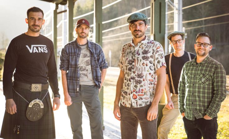 Die irische Band "Scotch" sorgt für Stimmung und irischen Flair. (Foto: Manuel Kurz)