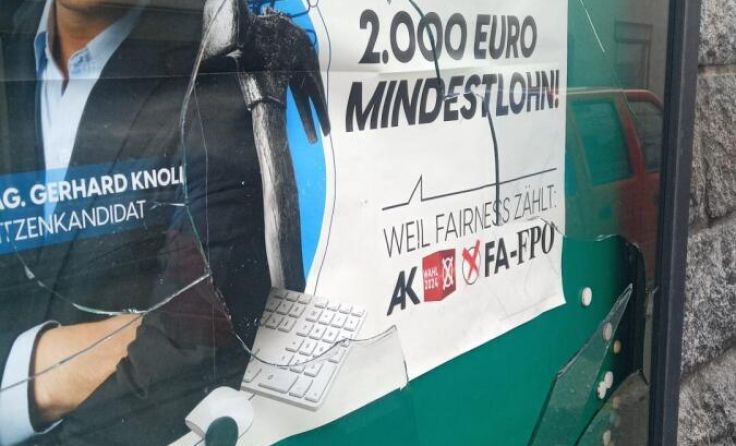 Der demolierte Kopfinger FPÖ-Schaukasten (Foto: FPÖ)