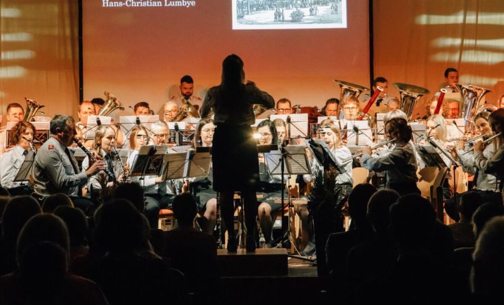 Stolze 99 Musiker wirken beim Frühjahrskonzert in Rainbach mit. (Foto: Celine Schläfli)