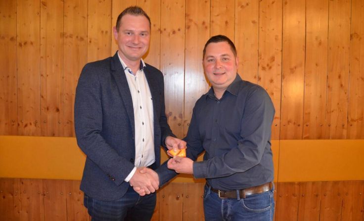 Johannes Veroner (r.) gratulierte seinem Nachfolger Stefan Biereder (Foto: AFKDO Schärding)