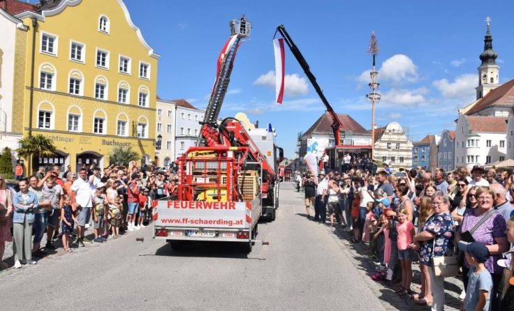 98 Fahrzeuge nahmen an der Parade teil (Foto: BFKDO Schärding)