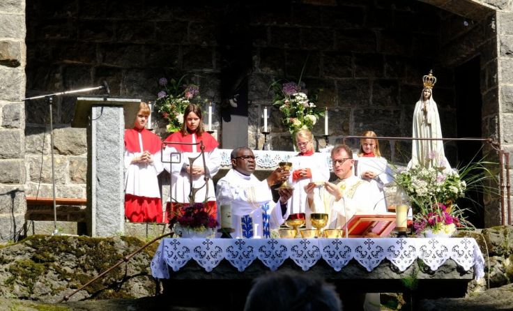 Die Pilgermesse fand am Freialtar statt. (Foto: Sepp Pfeil)