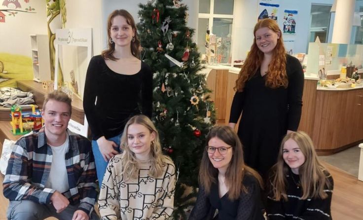 Quintjoyable besteht auf fünf Sängerinnen und einem Schlagzeuger. (Foto: Quintjoyable)