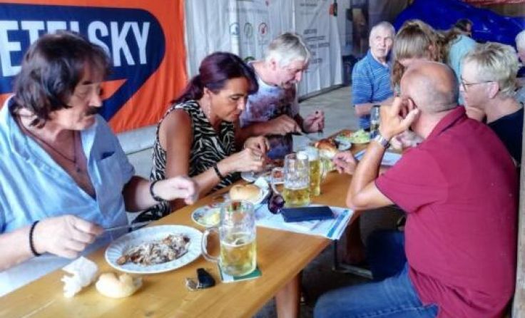 Zahlreiche Besucher kamen zum Bezirksgrillfest des Seniorenrings. (Foto: Seniorenring)