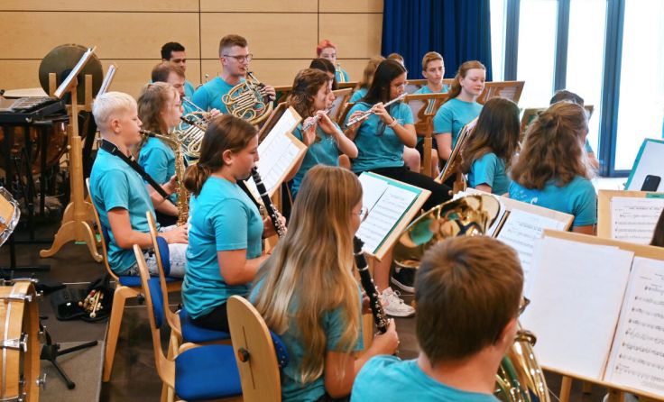 Die Jugendkapelle spielt bei ihrem Konzert moderne Rock- und Pop-Highlights (Foto: SubMariens)