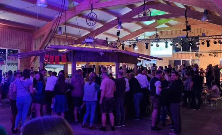In der Stockscützenhalle ist am 5. Oktober für gute Laune gesorgt. (Foto: TMK Schardenberg)