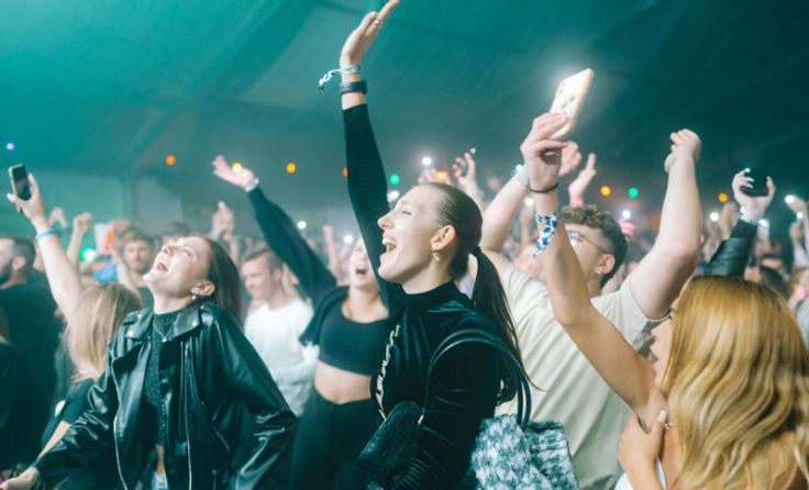 Die DJ's sorgten bei den Partygästen für ausgelassene Stimmung. (Foto: Weinlesefest)