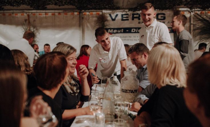 Bei den Weintage ist wieder für beste Stimmung im Festzelt gesorgt. (Foto: Privat)