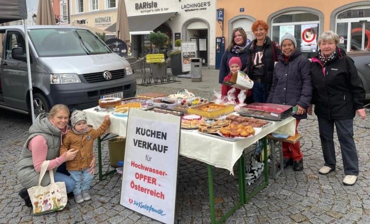 Innerhalb kürzester Zeit waren alle Kuchen ausverkauft. (Foto: Kinderfreunde Schärding)
