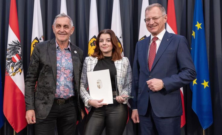 Günter Streicher (v.l.), Lena Pumberger und Thomas Stelzer (Foto: Land OÖ/Margot Haag)