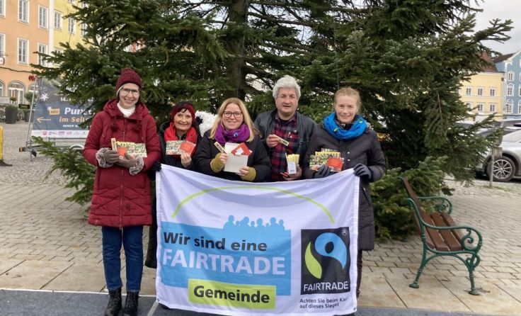 Der Arbeitskreis Fairtrade um Obfrau Bianca Scharnböck (Mitte) (Foto: Stadtgemeinde Schärding)