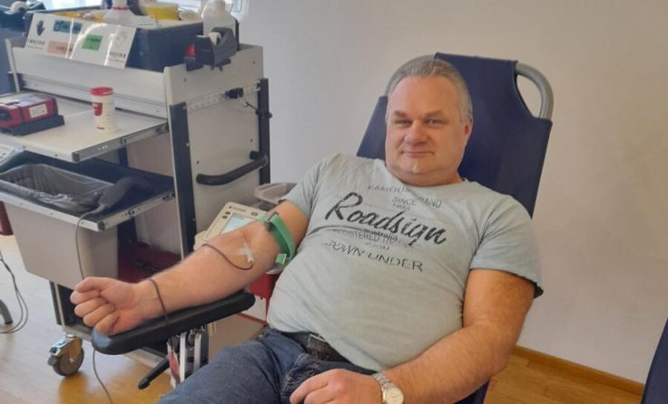 Josef Schwendinger bei seiner 111. Blutspende in Schardenberg (Foto: Privat)