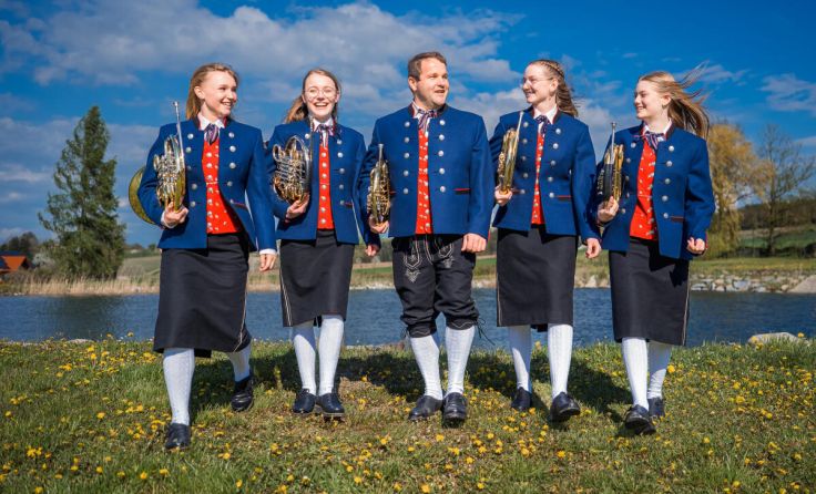 Die Hornisten des MV Eggerding fiebern ihrem Soloauftritt entgegen. (Foto: Bildwandler)