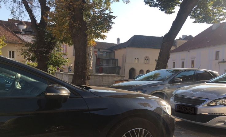 Der Hohe Markt, ein Platz wie in der Toskana, aber gewidmet den Autos