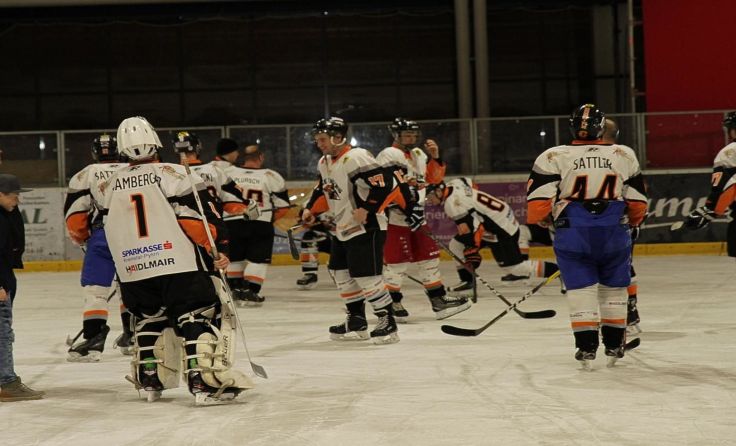 Die Ice Tigers Kirchdorf gewinnen ihre erste Playoff Partie klar mit 8:1. Foto: Danijel Ravlic