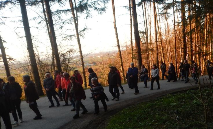 Friedlich wurde der Kreuzweg begangen. Foto: privat