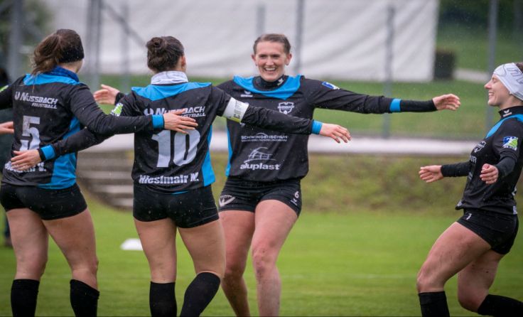 Trotz des starken Regens durften die Nußbacherinnen jubeln. Foto: Valentin Weber