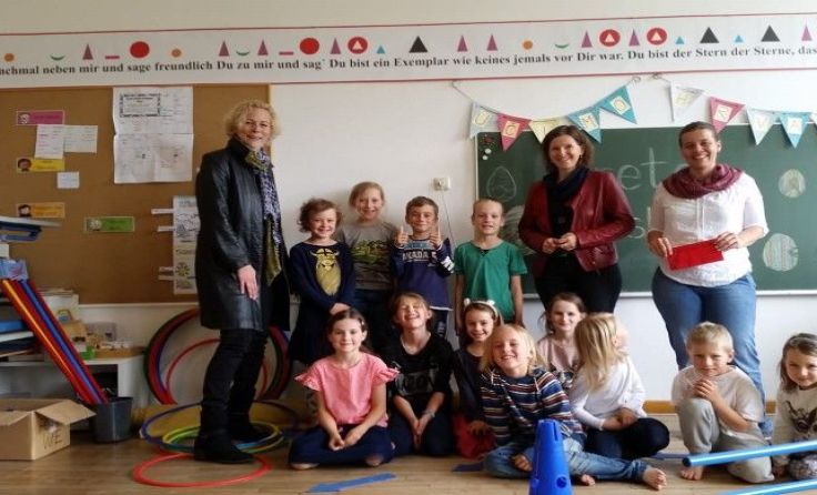 Schüler bei der Spendenübergabe. Foto: Lionsclub Kirchdorf Ambra