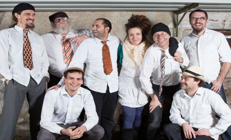 Die Gruppe Romanovstra wird für Balkan-Flair beim Sommerfest sorgen. Foto: Romanovstra