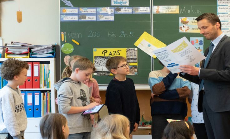 Stolz präsentieren die Schüler das mit dem Tablet Erlernte. Foto: Mitterberger