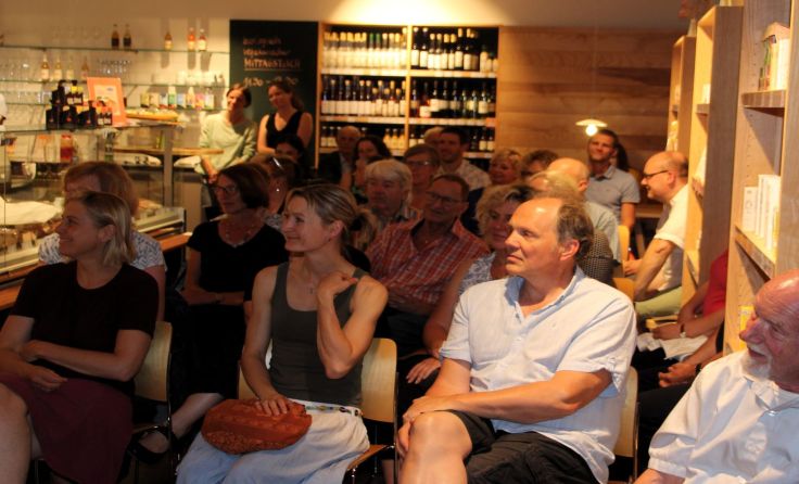 Der Biobauernladen Kremstal wurde zum Lesungssaal umfunktioniert. Foto: privat