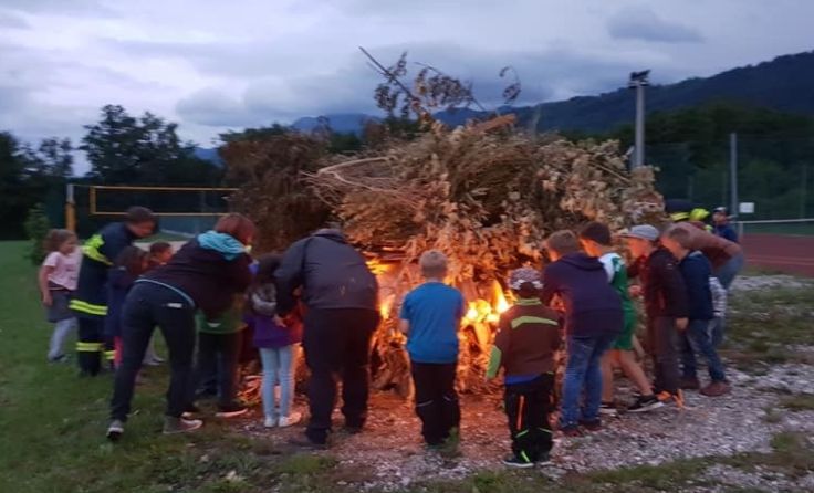 Das Sonnwendfeuer erfreut sich bei Jung und Alt großer Beliebtheit. Foto: Sportunion Inzersdorf