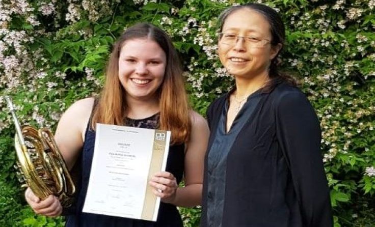 Eva-Maria Schmeißl mit ihrer Lehrerin Megumi Unterrainer Foto: LMS