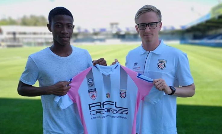 Gabriel Awuni mit Klubmanager Fabian Zöpfl Foto: FC Juniors OÖ